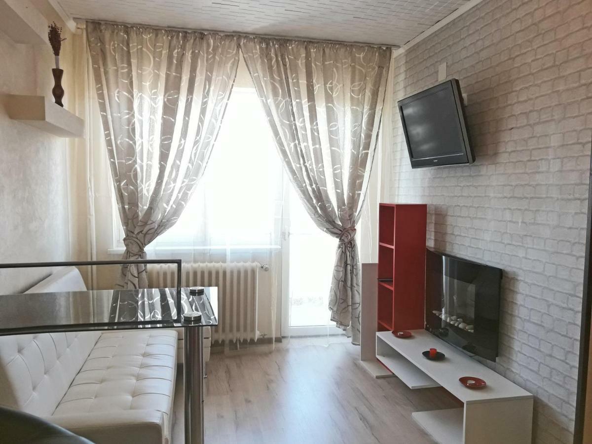 Ana'S Apartment Орадя Екстер'єр фото
