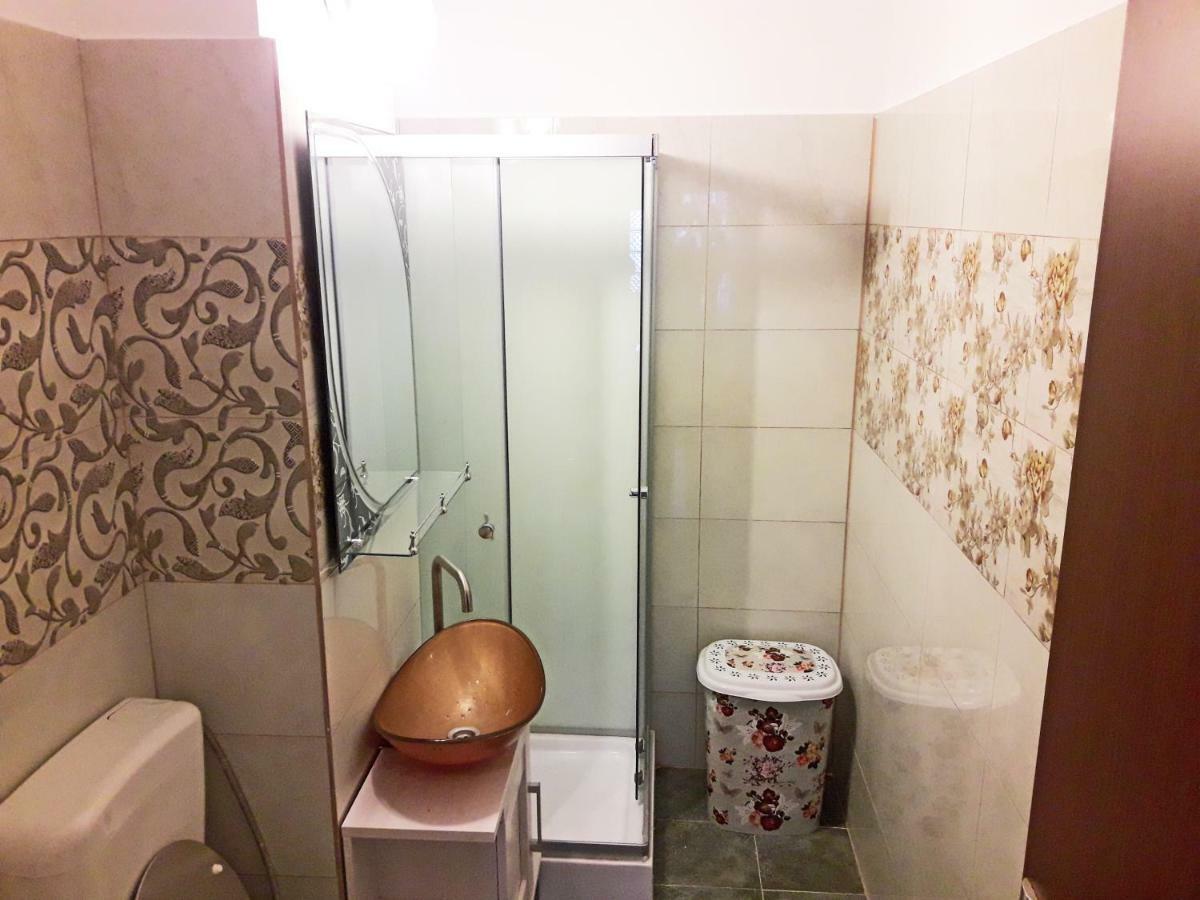 Ana'S Apartment Орадя Екстер'єр фото